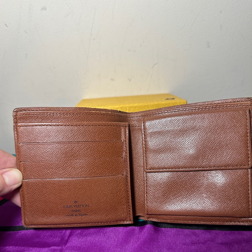 Louis Vuitton bifold. - Picture 7 of 11